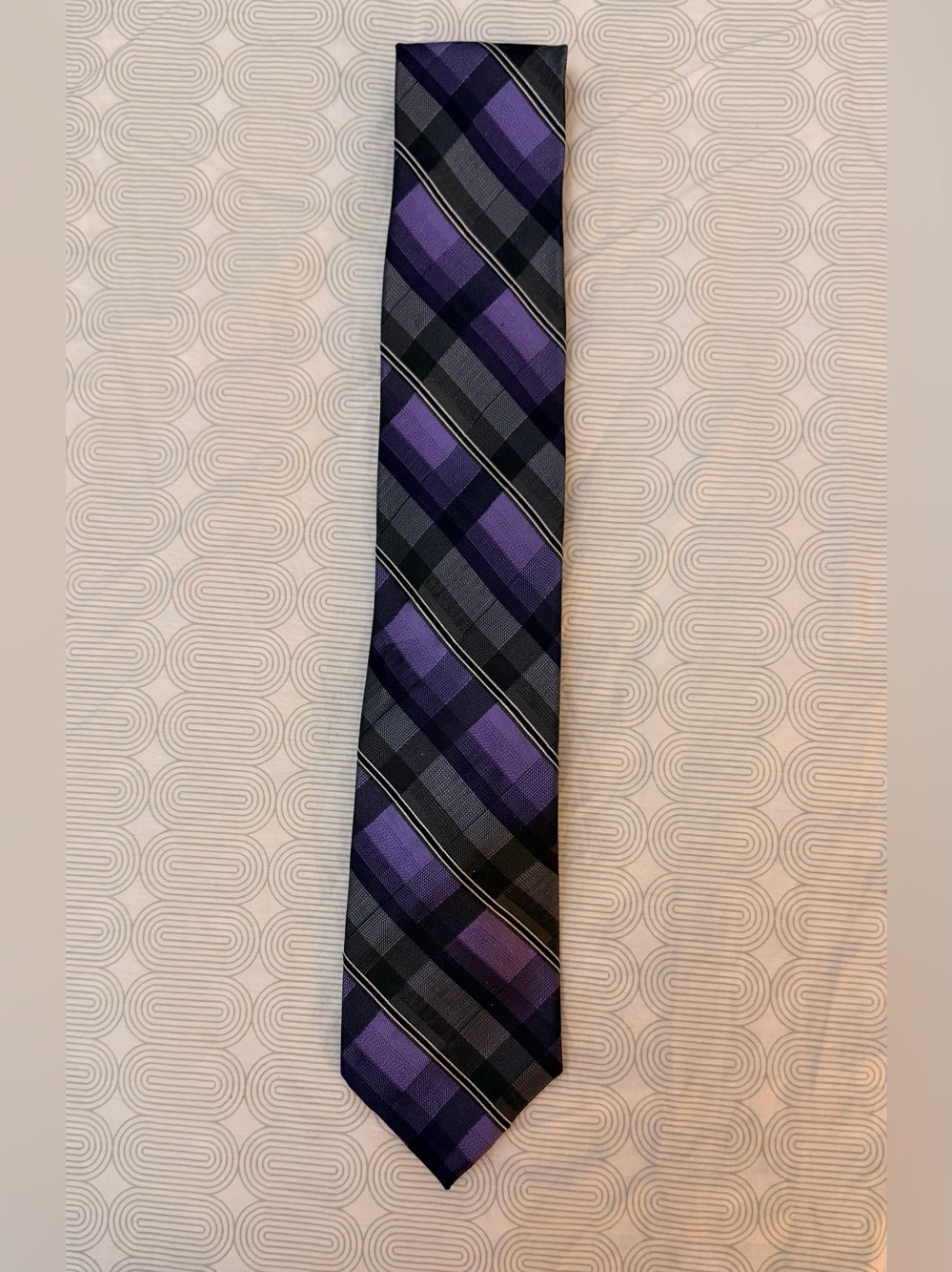 Kenneth Cole men’s tie (long)